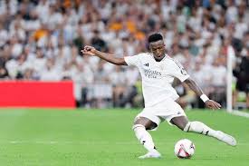 首秀战申花！前英格兰助教霍兰德出任横滨水手主帅.